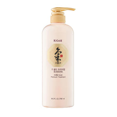 Daeng Gi Meo Ri shampoo texture on palm demonstrating gentle lathering benefit