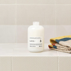 Davines baobab pulp visual representing moisturizing ingredient to lock hydration