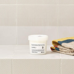 Davines LOVE CURL conditioner applied to wet curly hair demonstrating detangling benefit