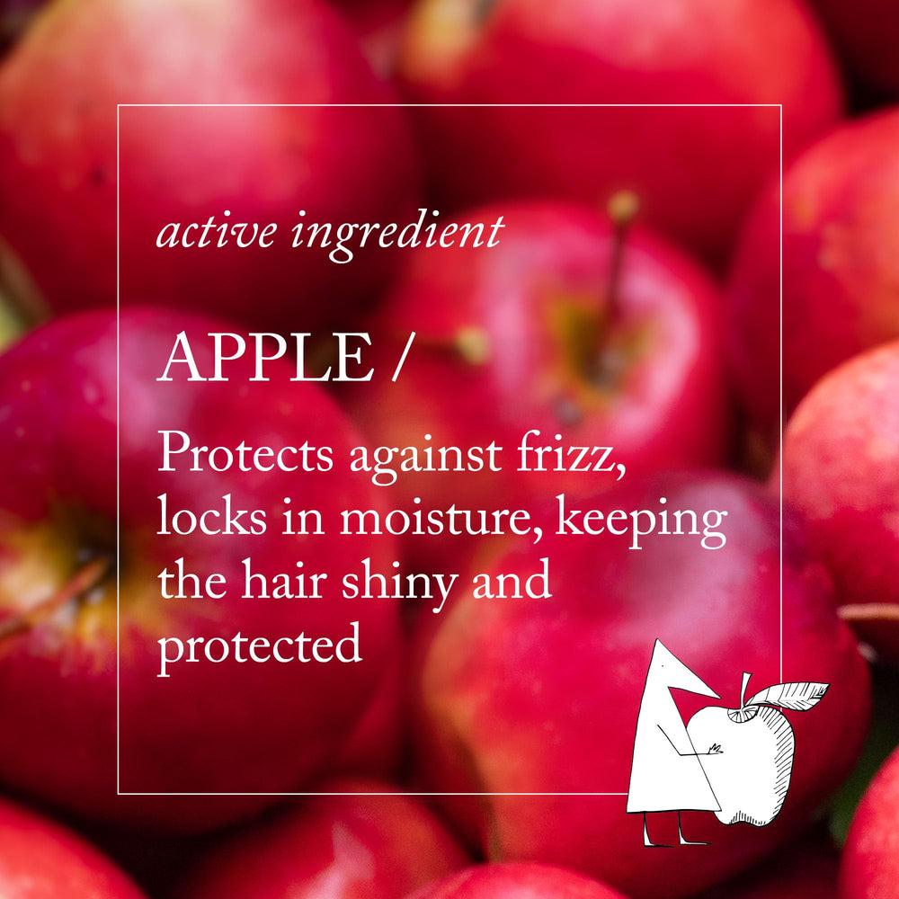 Davines LOVE SMOOTHING on curly hair illustrating defined, frizz-reduced curls