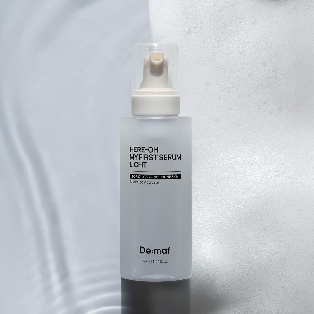 De:maf pump dispensing serum highlighting controlled application benefit