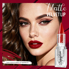 Depuplum close-up of liner tip highlighting creamy texture and precise application