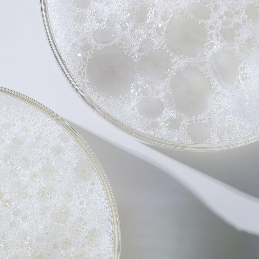 Divi next to green tea and microalgae emphasizing botanical support