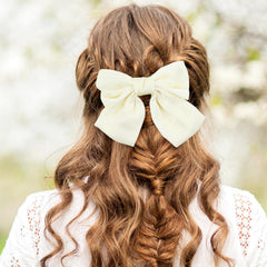 Dizila clips in different hairstyles illustrating versatile use