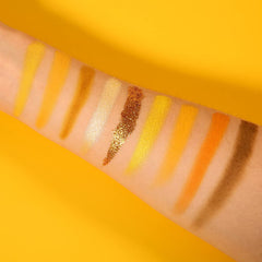 docolor lifestyle model wearing palette showcasing wearable daytime glow