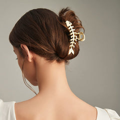 DonLeeving clip side profile highlighting spring tension and structure