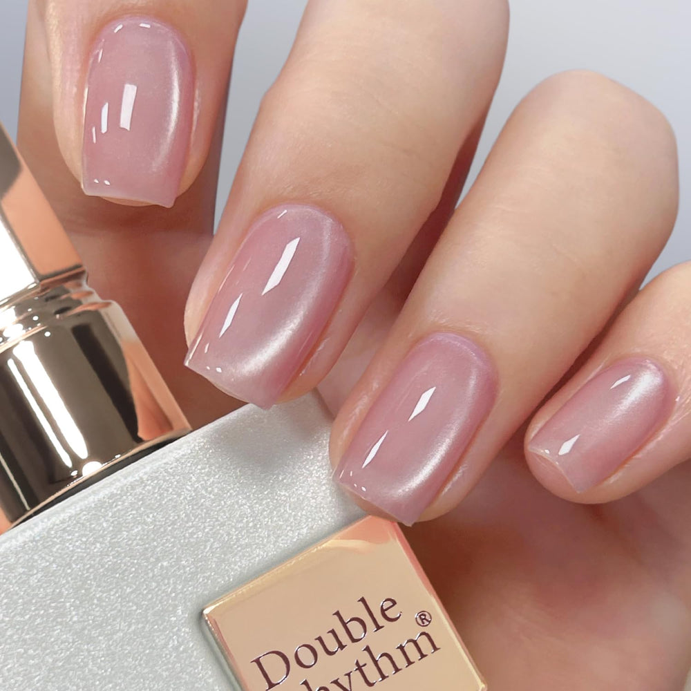Double Rhythm finished nail close-up showing precise cat-eye shimmer benefit