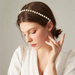 DOXISHRUKY headband worn by woman demonstrating secure, stylish hold