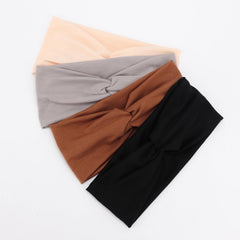 DRESHOW headband worn during workout keeping hair controlled