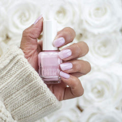 duri brush and bristles applying polish for smooth, streak-free coverage