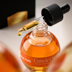 ECCO PURE oil texture drop highlighting lightweight absorption and moisturization