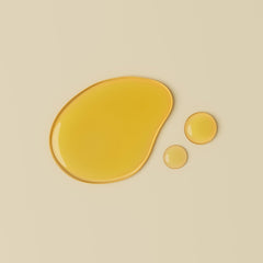 Eda Taşpınar hand applying oil to arm showing easy, streak-free application benefit