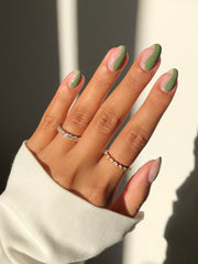 ella+mila top coat on manicured nails protecting color and preventing chips