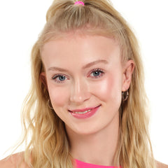 essence Soft Baked Blush application with brush illustrating easy blending