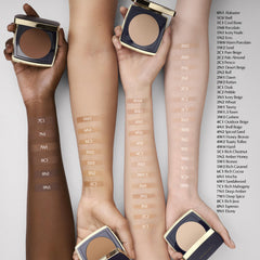 Estée Lauder two-sided applicator detail for buildable coverage and blendability benefit