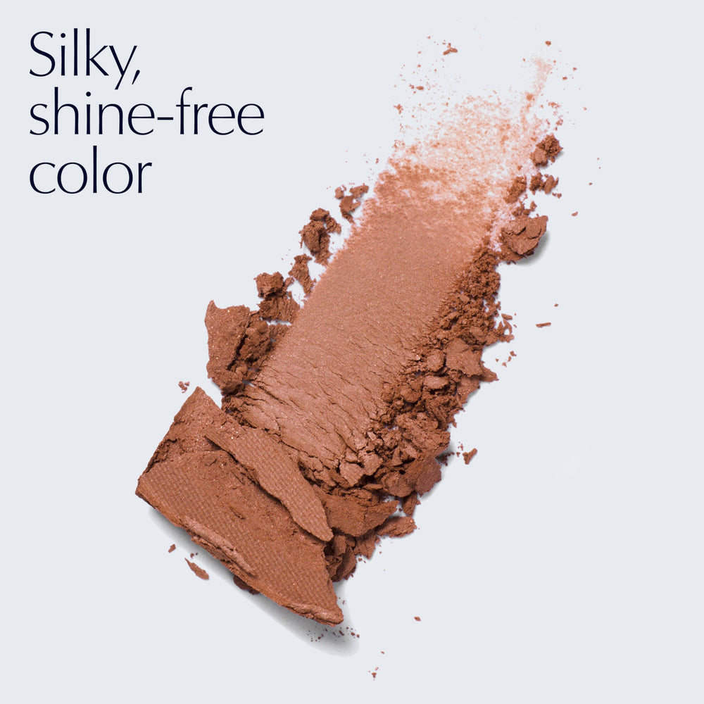 Estée Lauder powder texture close-up revealing finely milled matte finish for smooth blending