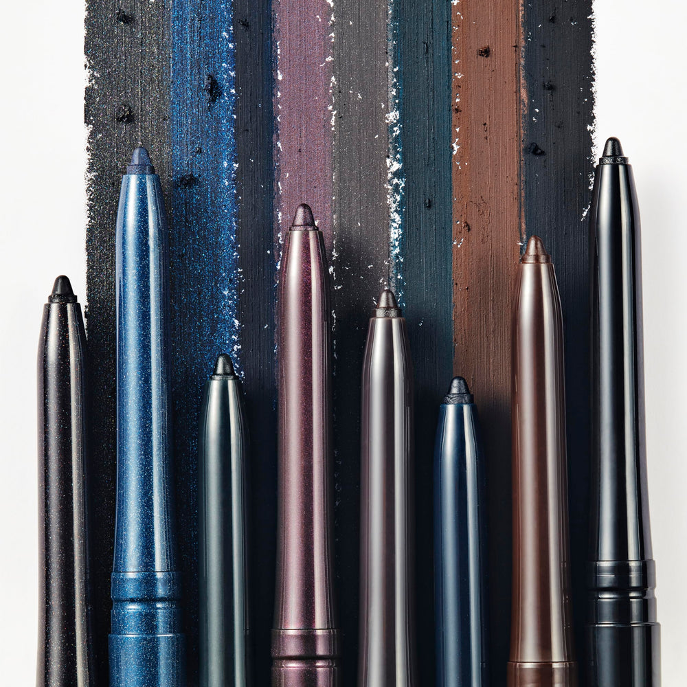 Estée Lauder smudger tip detail demonstrating soft blending tool for smoky looks benefit