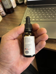 Everyday Beauty sealed amber bottle cap showing BPA-free dropper and freshness protection