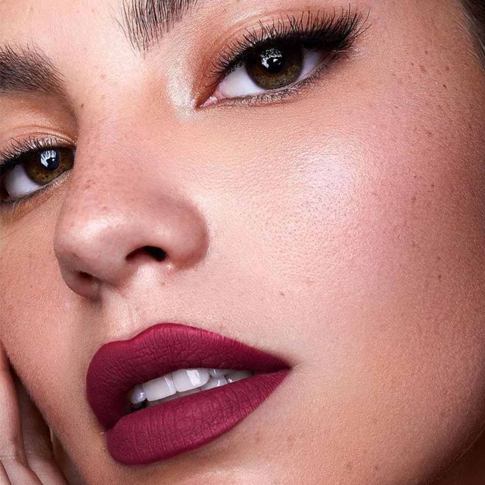 evpct close-up of liner tip for precise lip definition and clean edges