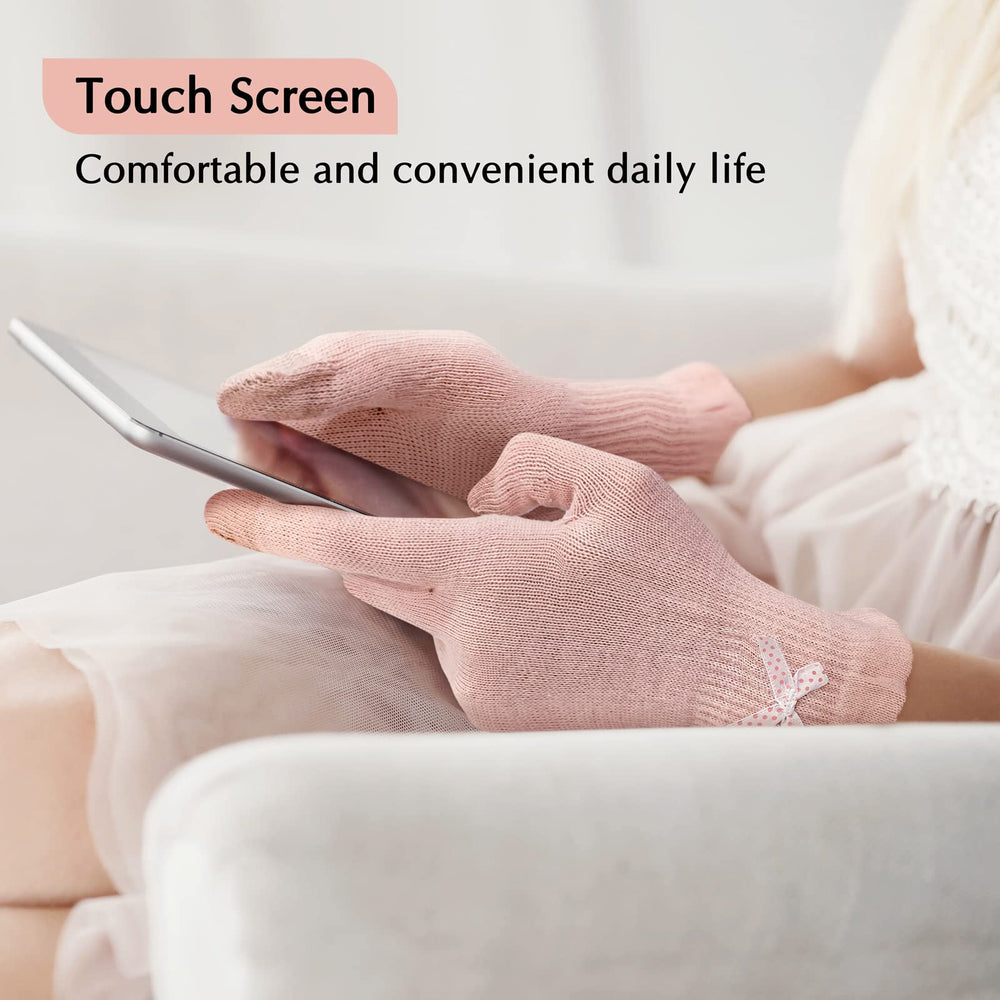Evridwear elastic cuff detail securing gloves in place for uninterrupted use