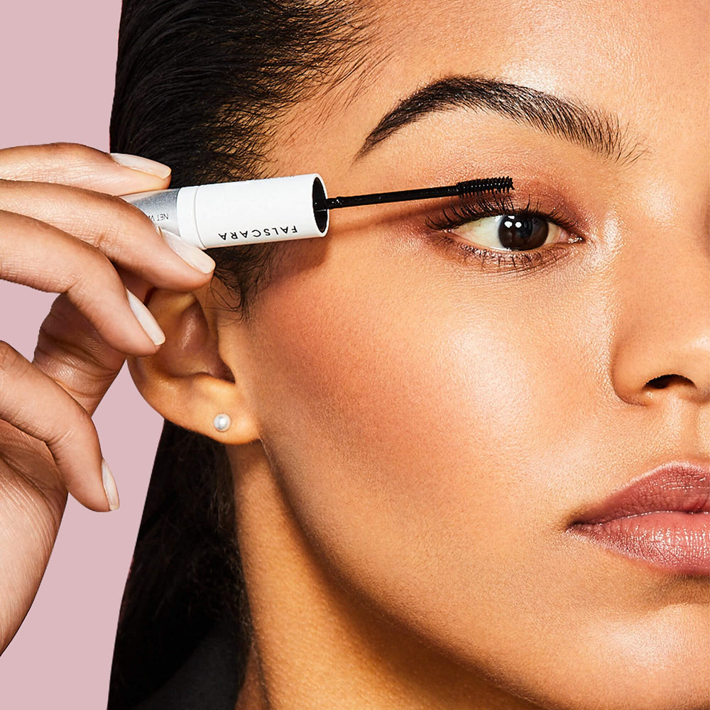 FALSCARA KISS close-up of lash wisp application demonstrating precise placement