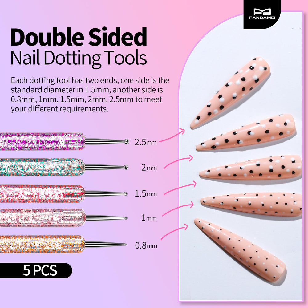 Fandamei brushes in use painting nail art to achieve crisp lines and gradients
