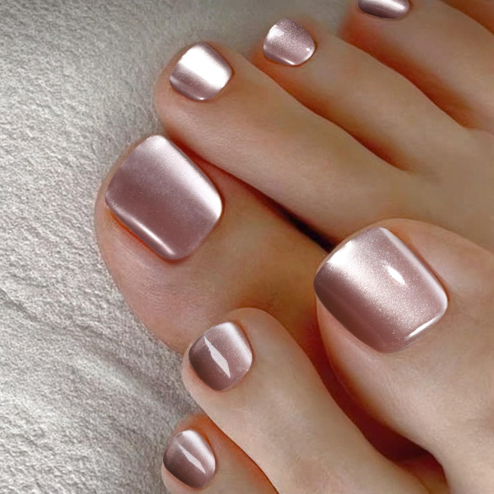 Fandamei cat eye close-up showing reflective shimmer for eye-catching toes