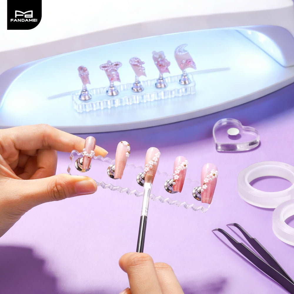 Fandamei studio scene with holders and camera showing professional photo-ready setup
