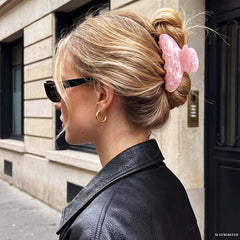 Fashey side profile of banana shape demonstrating ergonomic hair-holding curve