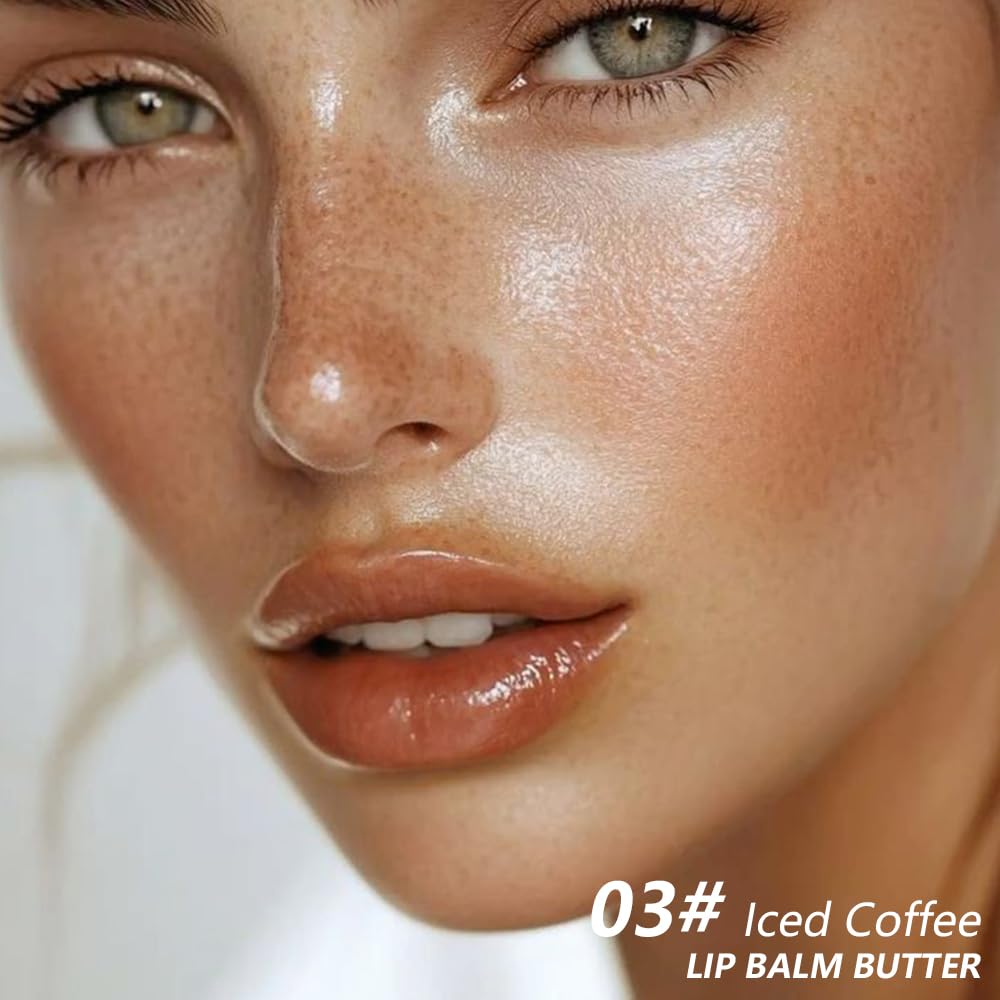 FeiCuiYun close-up texture smear of balm, shows creamy buttery finish and shine