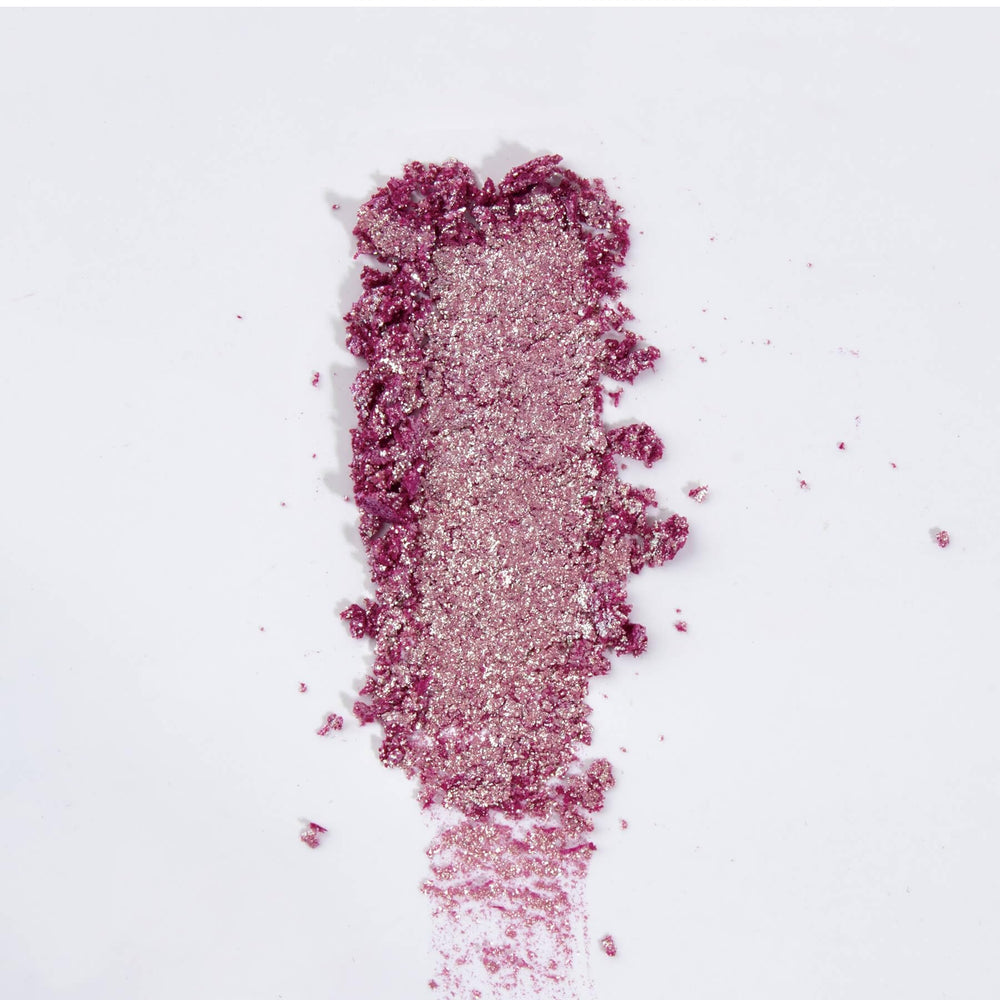 Close-up of Fillwie cream-to-powder texture highlighting smooth, blendable formula benefits