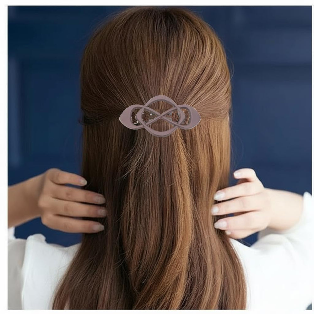 Fireach barrette in hand to show 3.2-inch scale and volume capacity