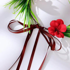 Flagogoo label and material close-up showing coated, water-resistant flowers for longevity