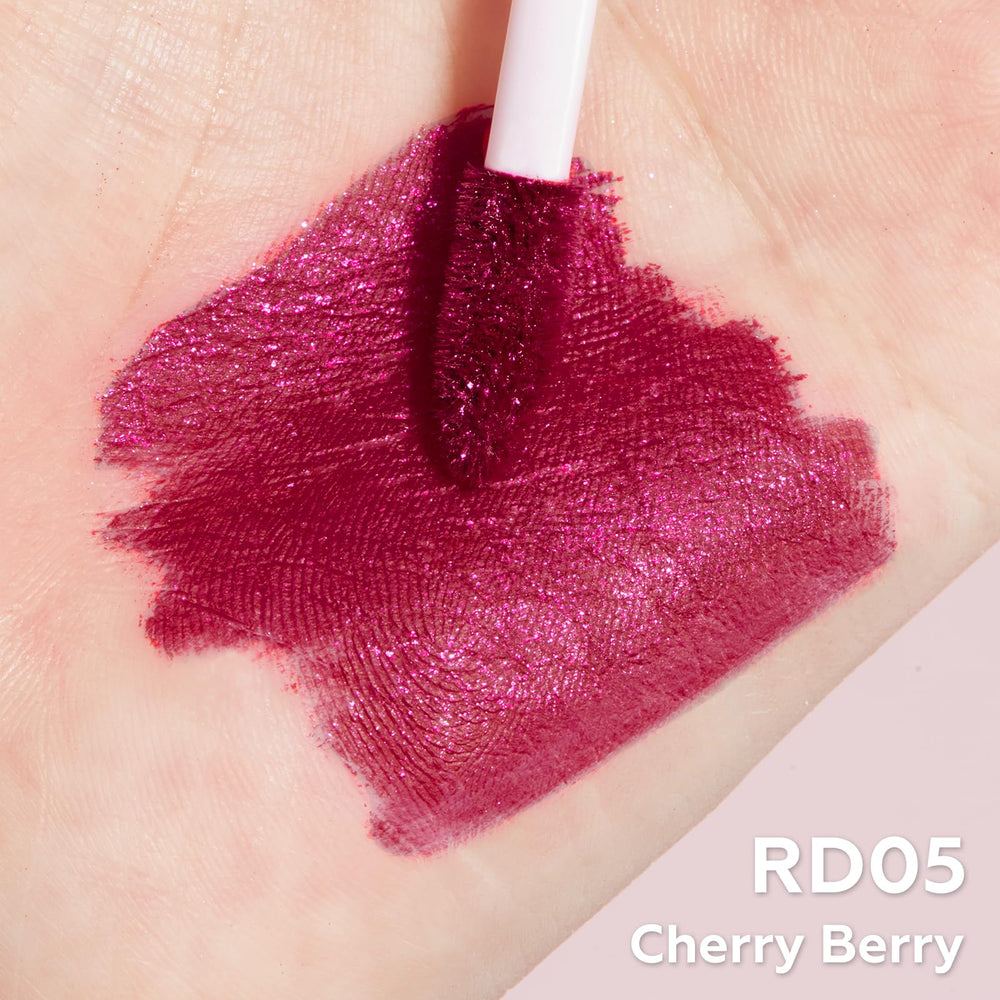 FOCALLURE RD05 texture swipe of metallic formula showcasing smooth glitter finish and high pigment