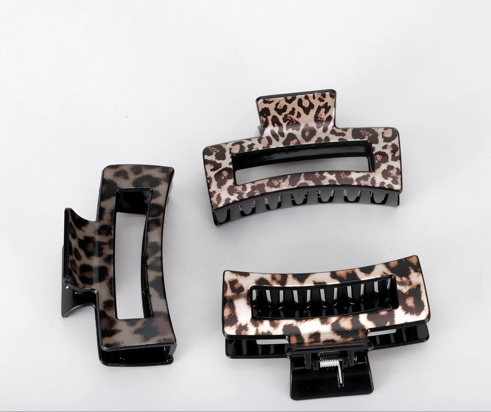 Fosrisix lifestyle on outfit styling demonstrating fashion-forward accessory benefit