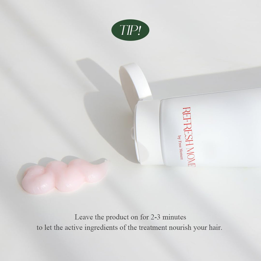 FREEMOMENT nozzle close-up pouring small amount for controlled, non-greasy benefit