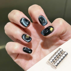 FSpronail magnet held over nail producing intense cat-eye effect