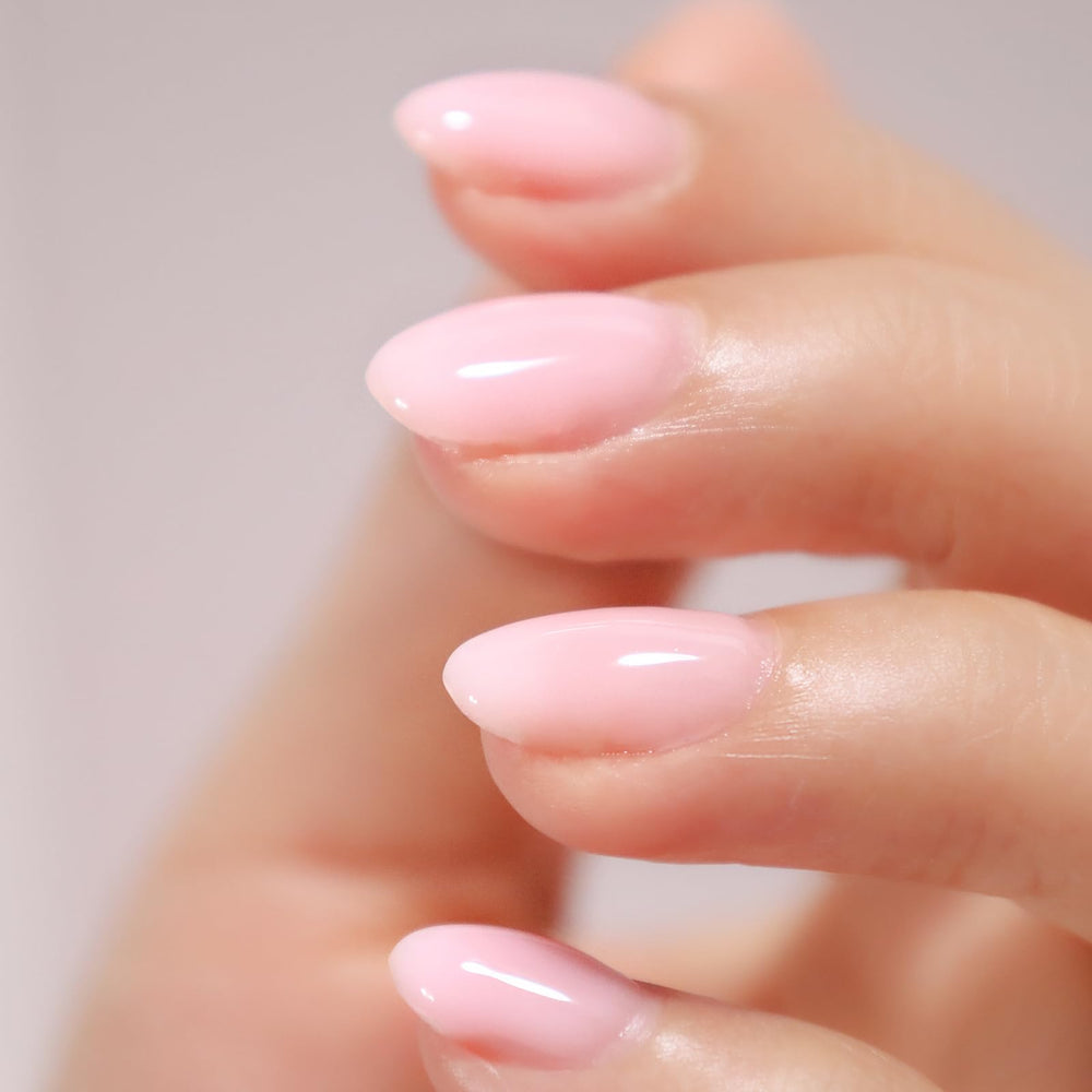 FZANEST application brush stroke demonstrating precise control and non-runny formula for neat cuticles