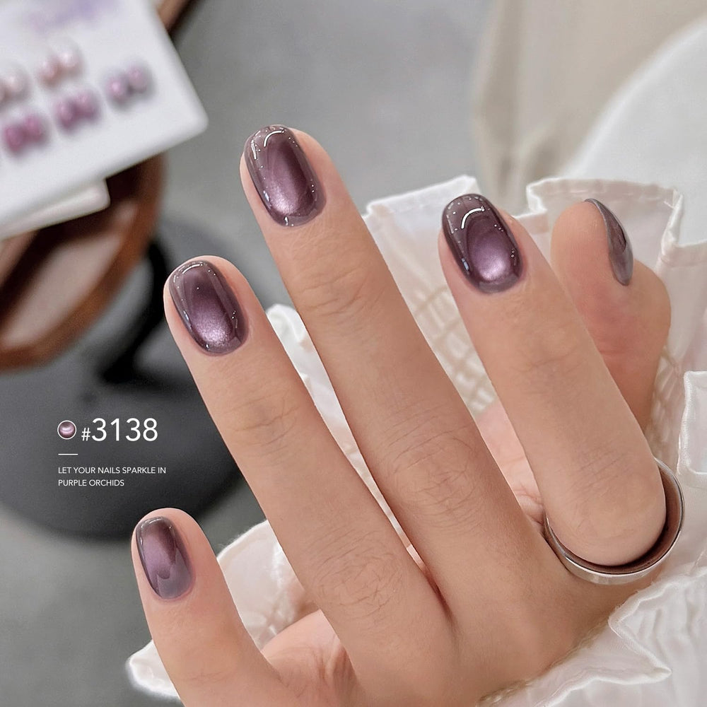 GAOY applied on nails hand swatch, showing holographic cat-eye benefit