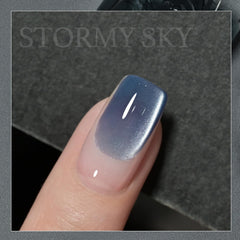 GAOY magnet creating cat-eye stripe on wet gel to shape reflective light