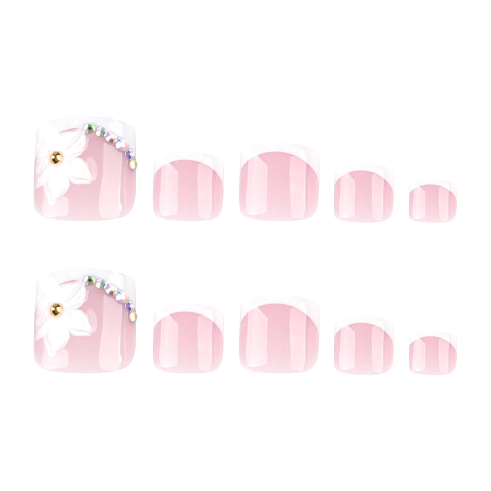 GCSQW pedicure worn with sandals at the beach for stylish summer look