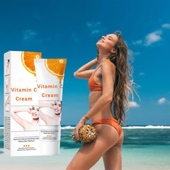 Generic crema blanqueadora size comparison in hand illustrating travel-friendly 50ml