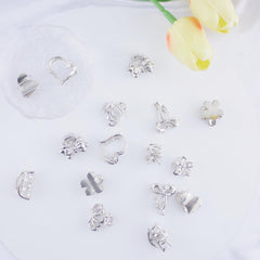 GIYAWA gold and silver clips displayed on fabric, versatile styling accents