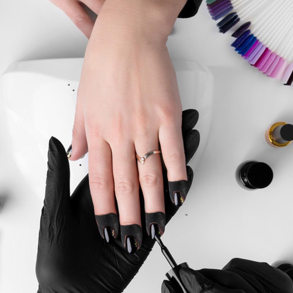 Gjinxi lifestyle image at a manicure station showing faster cleanup advantage