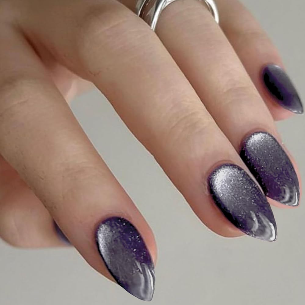 GLAMERMAID close-up of magnetic cat-eye stripe highlighting reflective depth benefit