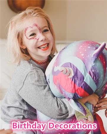 Go Ho glitter on model at festival, creates standout party look