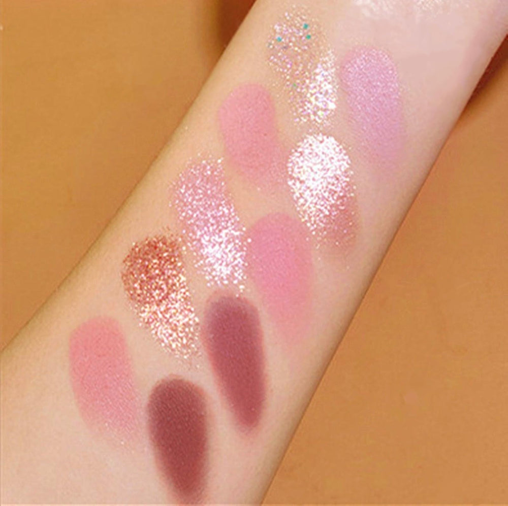 Go Ho close-up of powder texture for smooth blend benefit