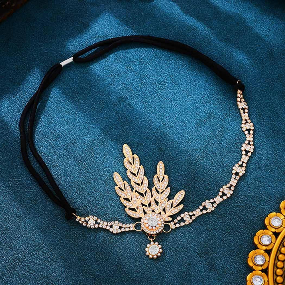 GORTIN rhinestone close-up highlighting crystals and dazzling light reflection