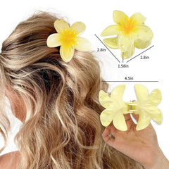 GQLV clips styled in beach setting conveying tropical look and travel-ready benefit