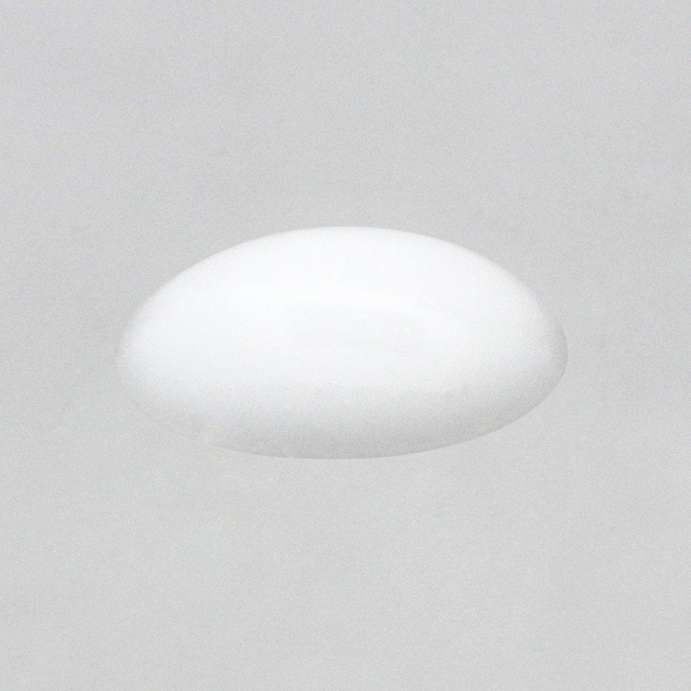 肌ラボ milky lotion texture pouring to show rich hydration benefit